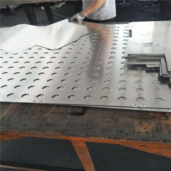 廣州金騰達(dá)沖孔鋁單板 (26)