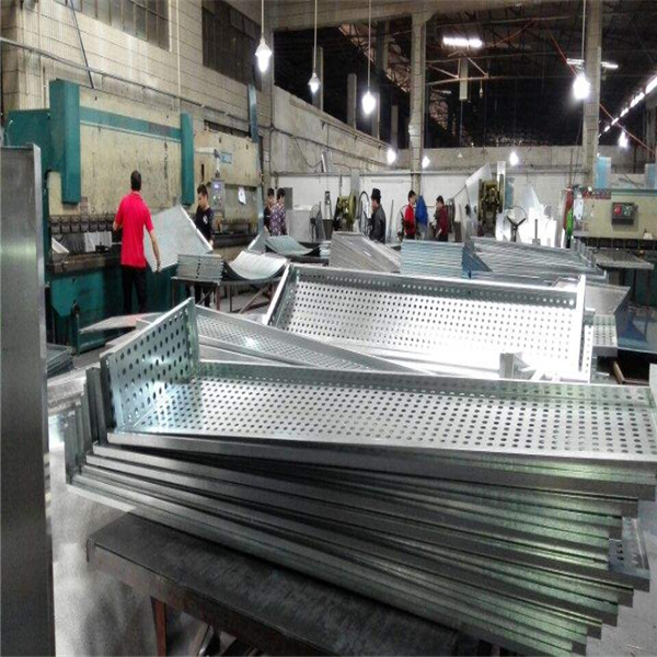 黑龍江氟碳鋁單板廠家傳祺4s店鍍鋅天花吊頂 鍍鋅沖孔天花