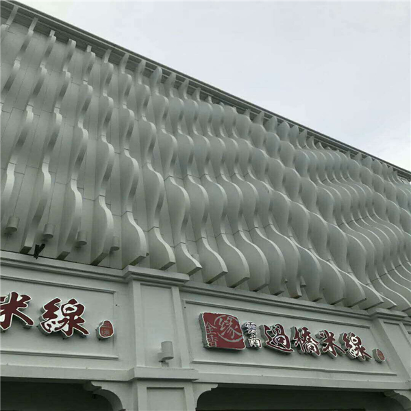 海南弧形鋁方通廠家 轉印木紋弧形鋁方通 弧形造型鋁方管