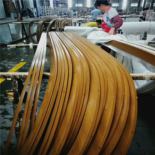 四川弧形鋁方通廠(chǎng)家 弧形鋁方通批發(fā) 室內(nèi)方通包柱造型 拉彎方通吊頂