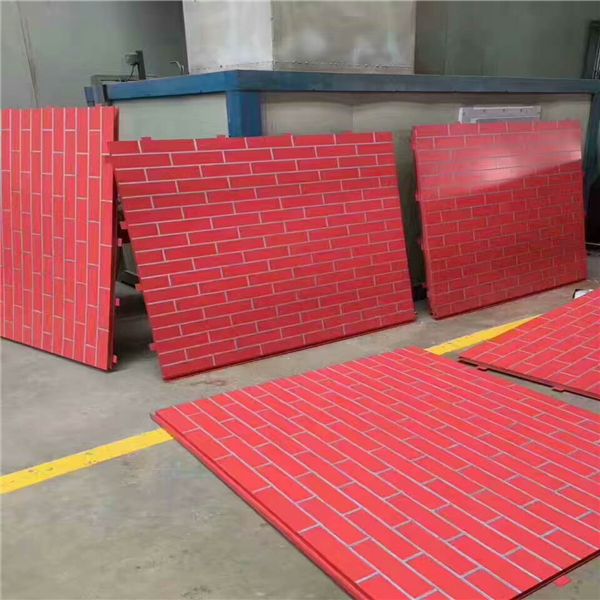 氟碳紅色長城鋁單板 (3)