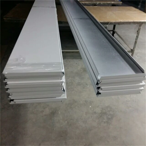 山東鋁扣板廠家 S300高邊防風鋁條扣板 密拼條型鋁扣板 加油站專用吊頂