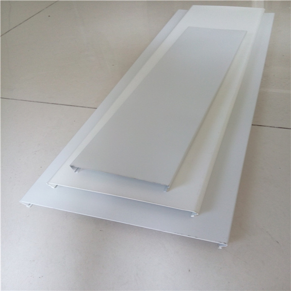 青島鋁扣板廠家 C型密閉式條扣天花 條形鋁扣板 車站衛(wèi)生間吊頂