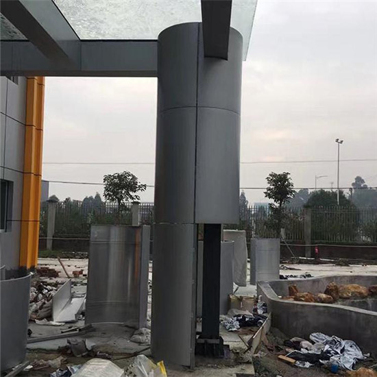 惠州包柱鋁單板廠3.0mm氟碳圓柱鋁單板辦公樓戶外弧形包柱鋁單板