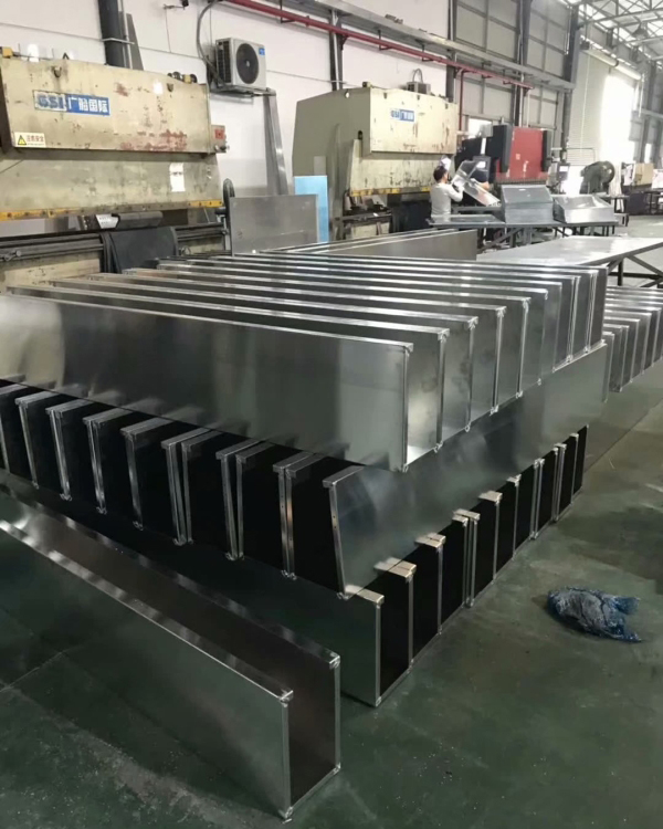 酒店自潔鋁單板成型中